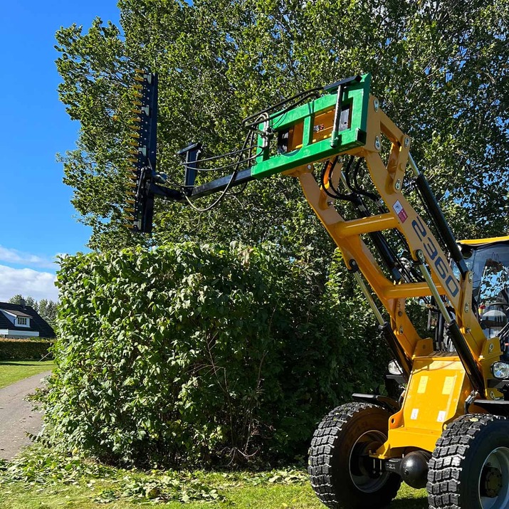 Hydrauliczne nożyce do żywopłotów montowane na ładowaczu czołowym z mocowaniem Trima 