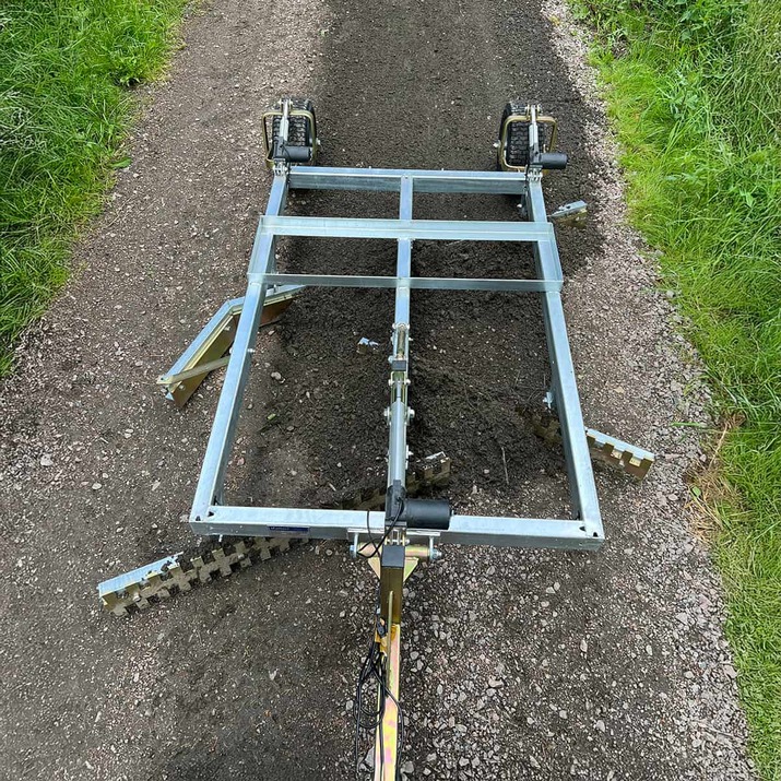 Równiarka drogowa 3-lemieszowa z elektryczną funkcją opuszczania podnoszenia