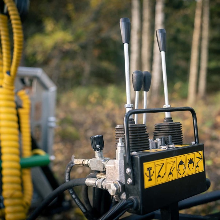 Przyczepa leśna ATV 3 tony z żurawiem 4,2 m