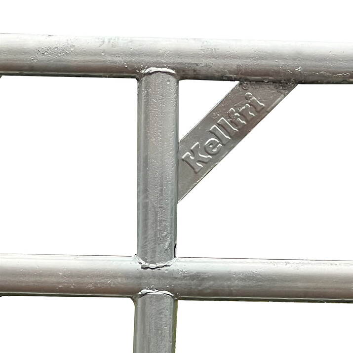 Przenośna bramka z podporą łukową