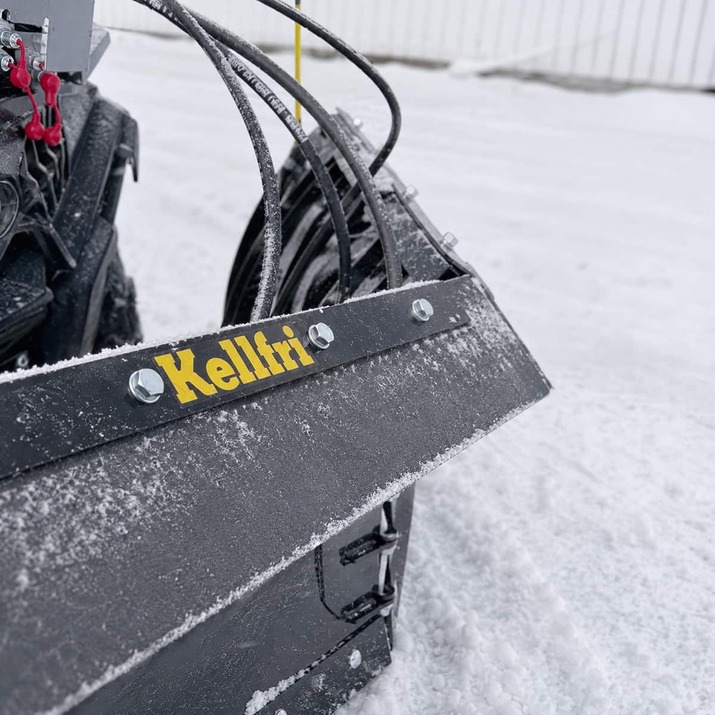 Pług śnieżny V 150 cm do ATV z agregatem hydraulicznym i siłownikiem