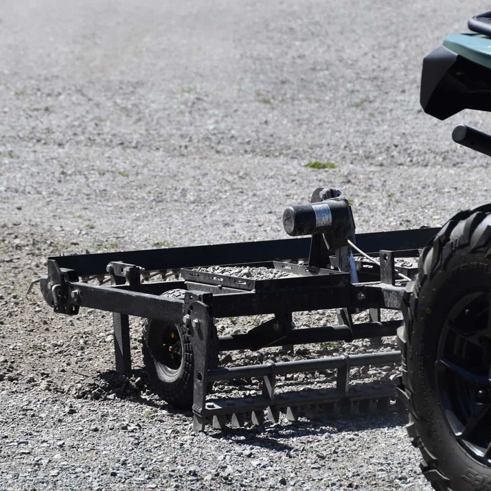 Brona ogrodnicza ATV z regulowanym podwoziem i holowaniem