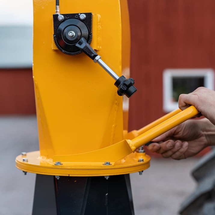 Rębak 150 z no stress hydraulicznym podajnikiem 