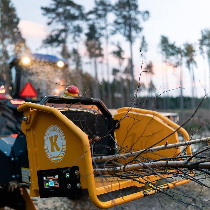 Rębak 150 z no stress hydraulicznym podajnikiem 