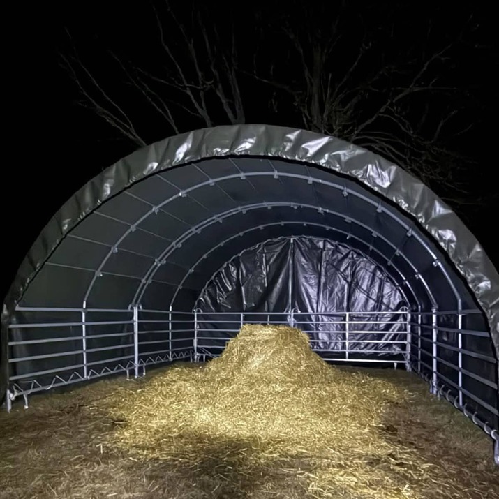 Osłona przeciwwiatrowa 6x6 w komplecie z podporami łukowymi