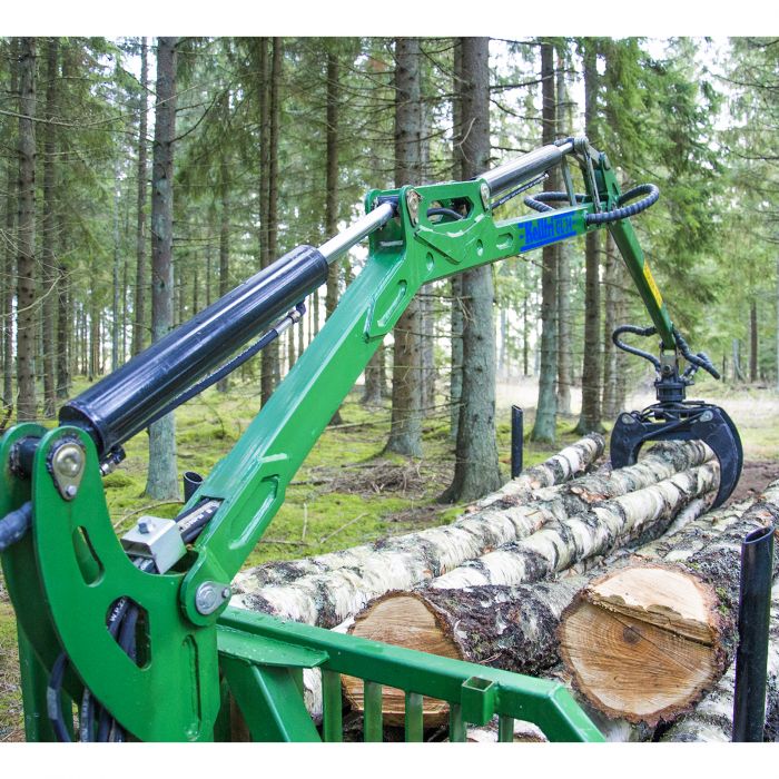 Przyczepa leśna 2 tony z żurawiem 3,6 m, z napędem