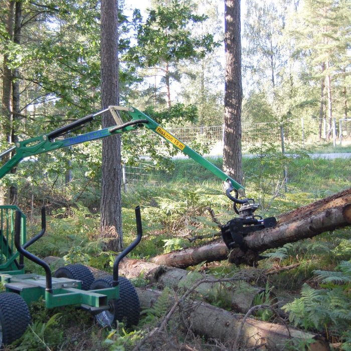 Przyczepa leśna 2 tony z żurawiem 3,6 m