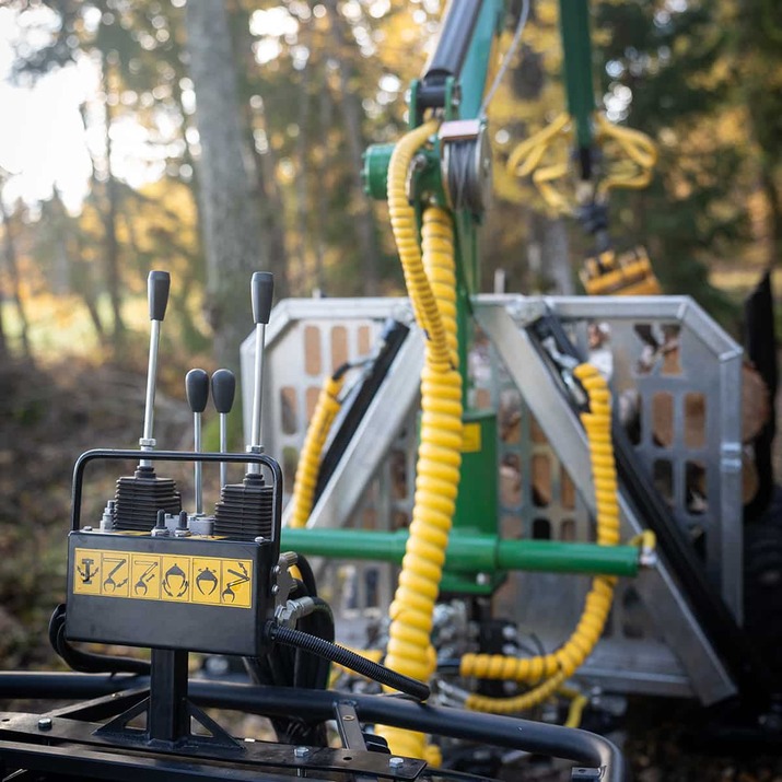 Przyczepa leśna ATV 3 tony z żurawiem 4,2 m