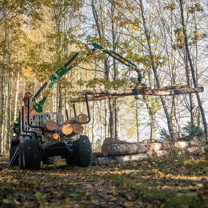 Przyczepa leśna ATV 3 tony z żurawiem 4,2 m