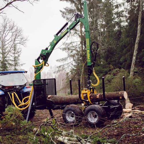 Przyczepa leśna 9 ton z żurawiem 7,0 m