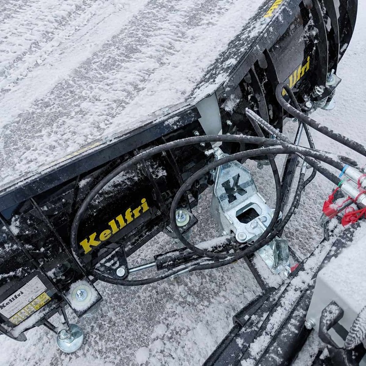 Pług śnieżny V 150 cm do ATV z agregatem hydraulicznym i siłownikiem