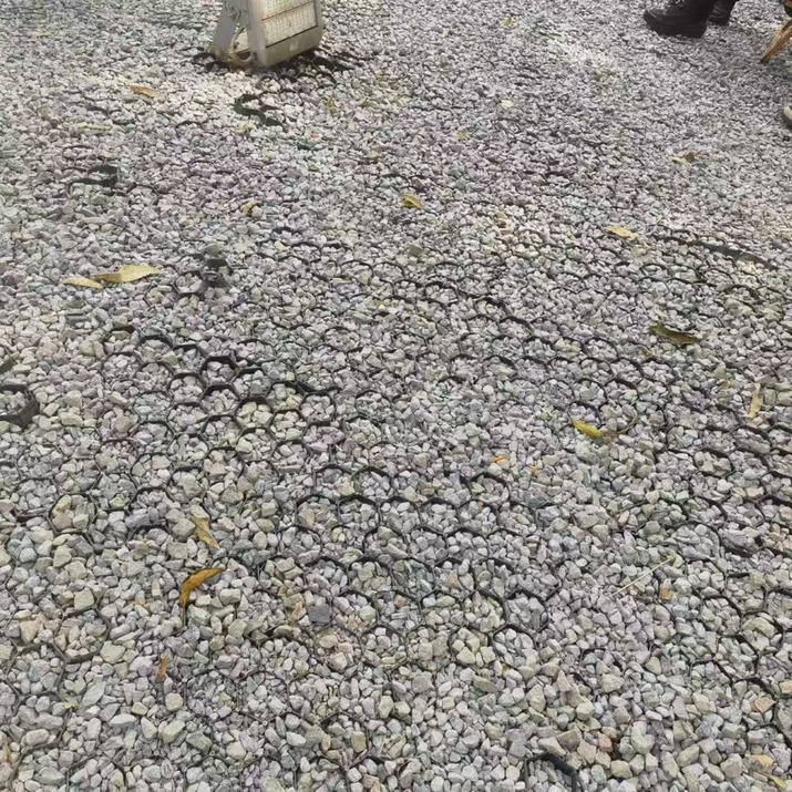 Plastowa mata do stabilizacji gruntu