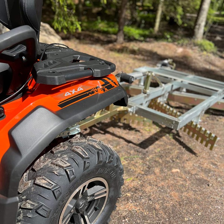 Równiarka drogowa 3-lemieszowa z elektryczną funkcją opuszczania podnoszenia