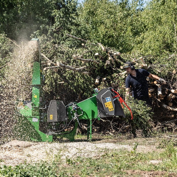 Hydraulicznie zasilany rębak 170 z pompą i zbiornikiem