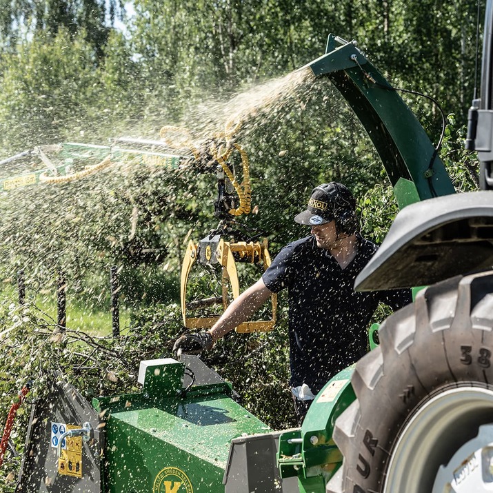 Hydraulicznie zasilany rębak 170 z pompą i zbiornikiem