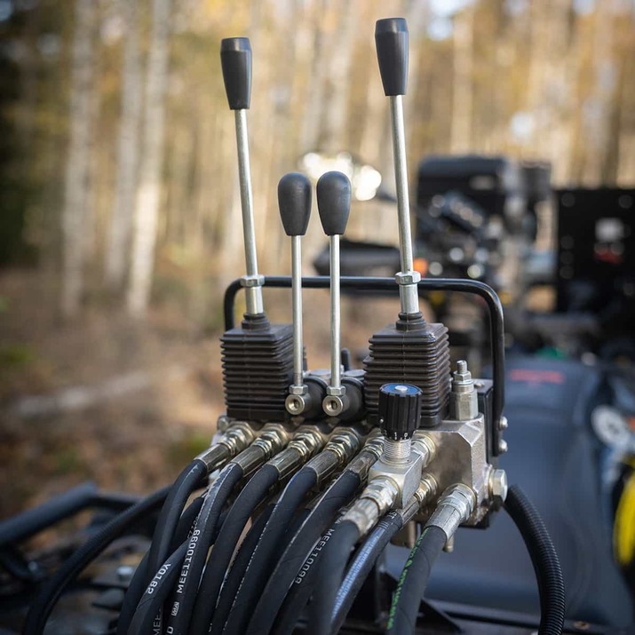 Przyczepa leśna ATV 3 tony z żurawiem 4,2 m