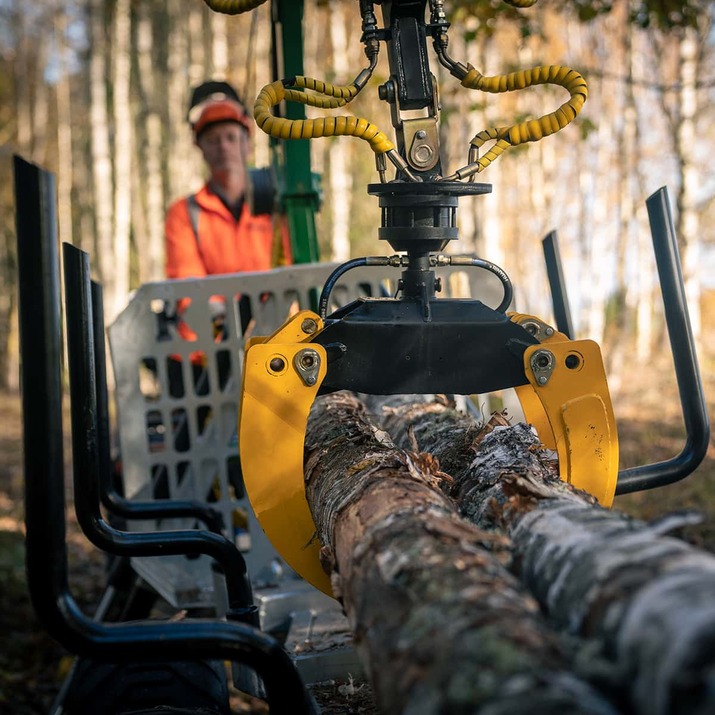 Przyczepa leśna ATV 3 tony z żurawiem 4,2 m