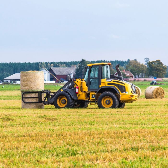 Chwytak do balotów BG2003, mocowanie JCB 