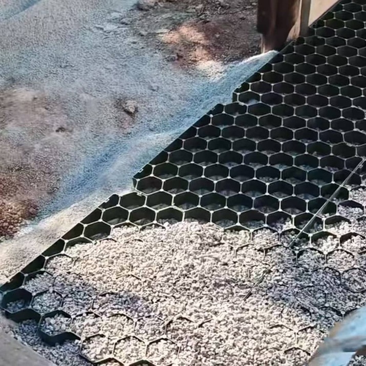 Plastowa mata do stabilizacji gruntu
