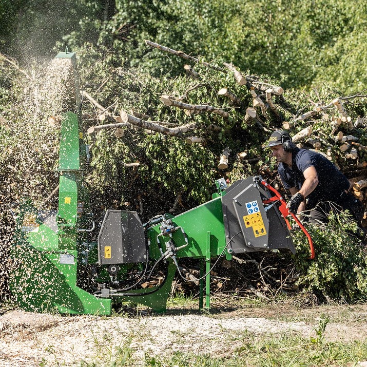 Hydraulicznie zasilany rębak 170 z pompą i zbiornikiem