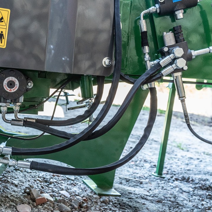 Hydraulicznie zasilany rębak 170 z pompą i zbiornikiem